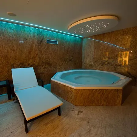 Zur Burg Hotel 4*