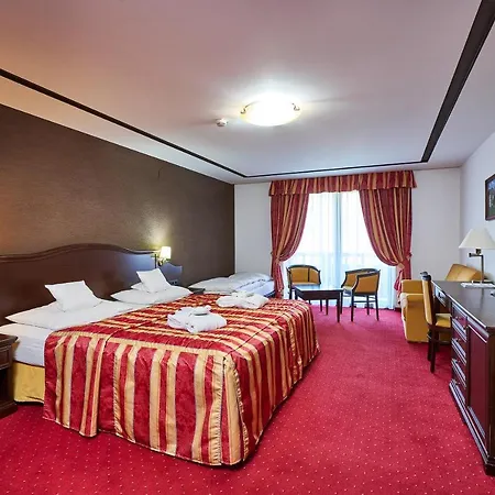Zur Burg Hotel 4*