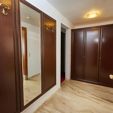 Zur Burg Hotell