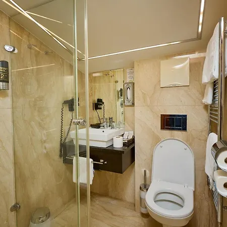 Zur Burg Hotell