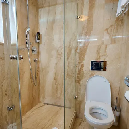 Zur Burg Hotel 4*