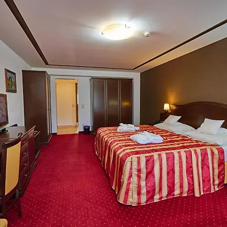 Zur Burg Hotell
