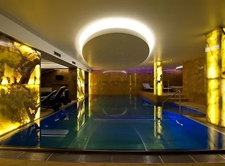 Zur Burg Hotel 4*